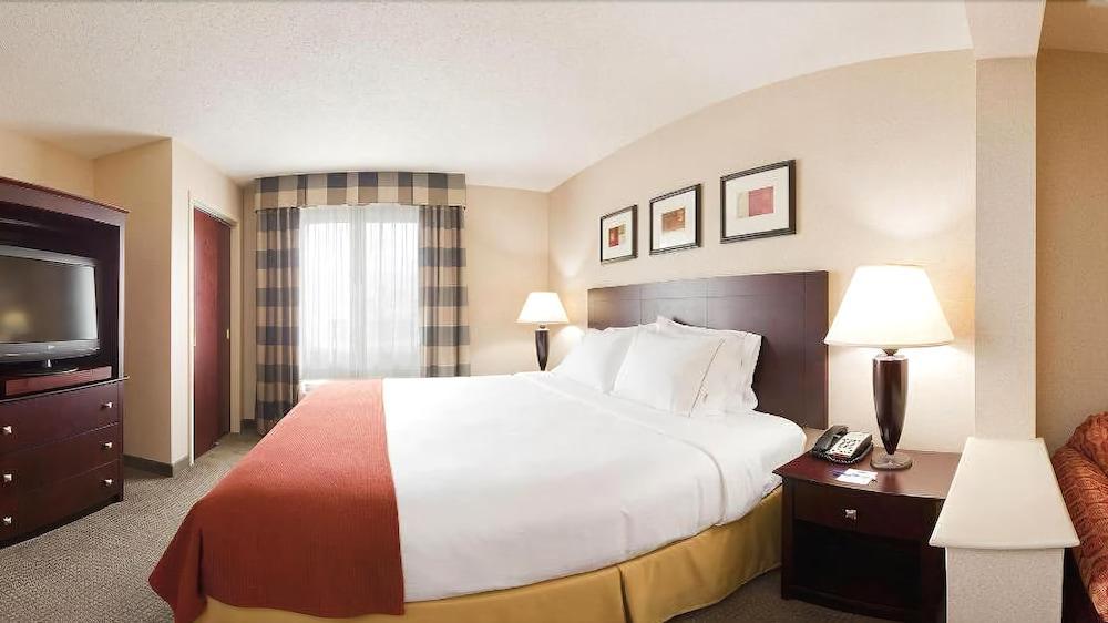 Holiday Inn Express & Suites Bradley Airport By Ihg Windsor Locks Exterior photo