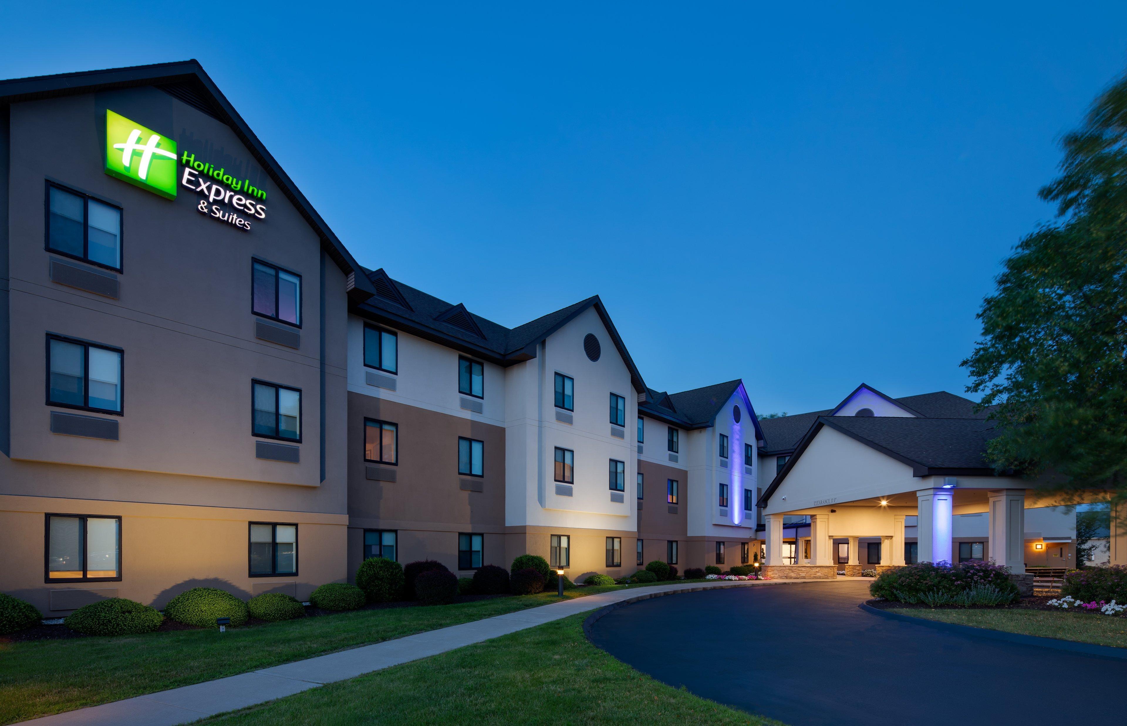 Holiday Inn Express & Suites Bradley Airport By Ihg Windsor Locks Exterior photo