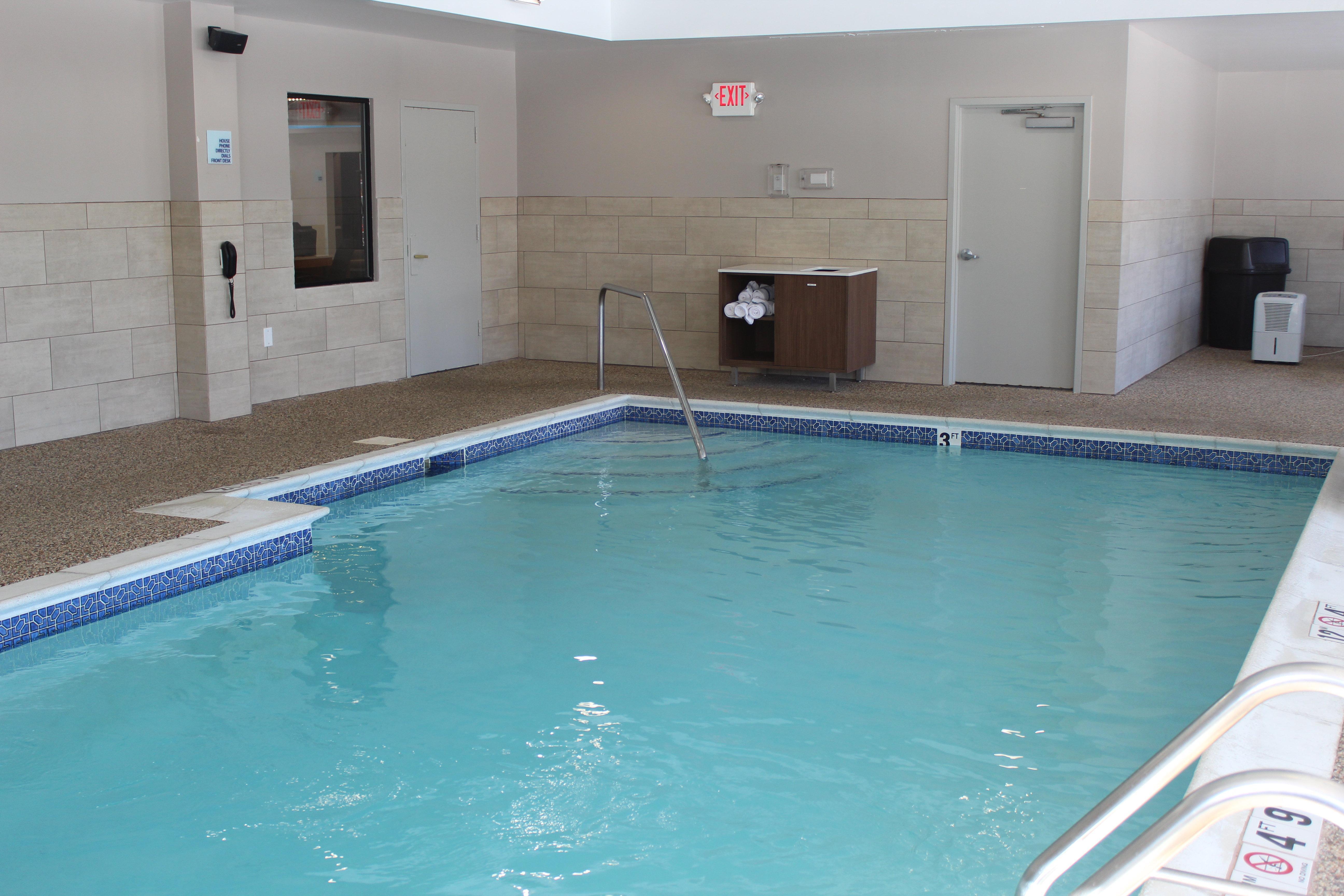 Holiday Inn Express & Suites Bradley Airport By Ihg Windsor Locks Exterior photo