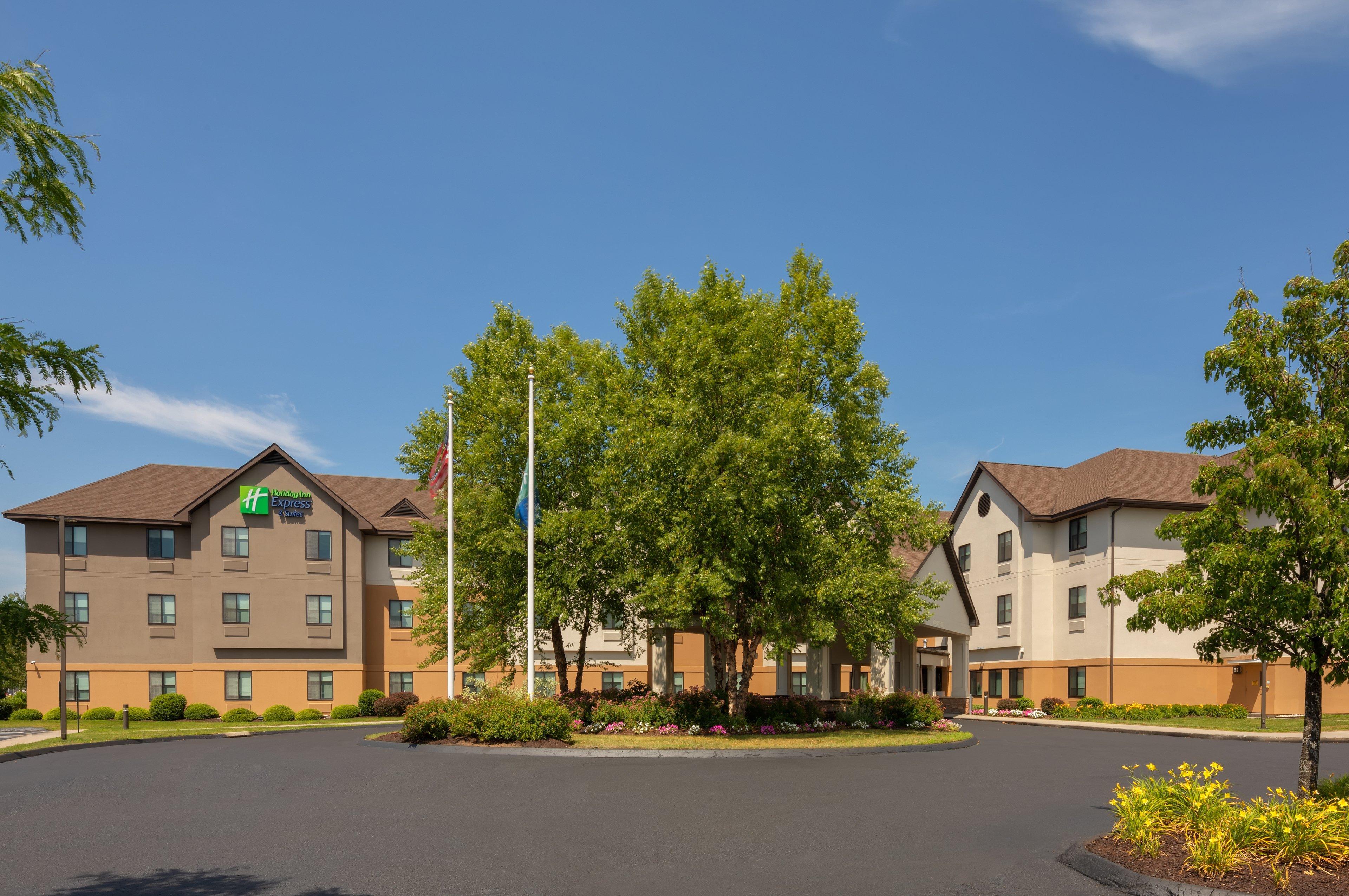 Holiday Inn Express & Suites Bradley Airport By Ihg Windsor Locks Exterior photo