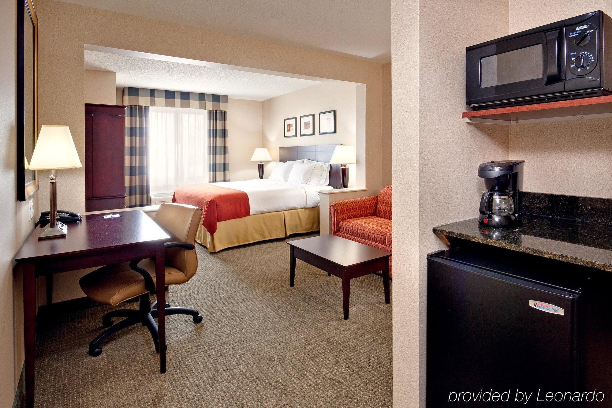 Holiday Inn Express & Suites Bradley Airport By Ihg Windsor Locks Exterior photo