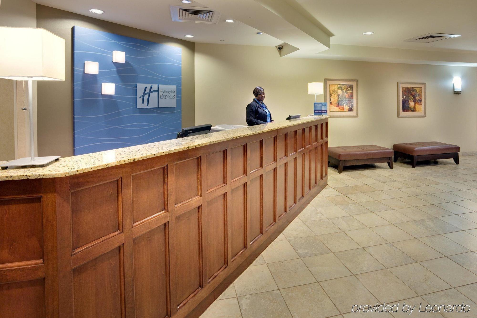 Holiday Inn Express & Suites Bradley Airport By Ihg Windsor Locks Exterior photo