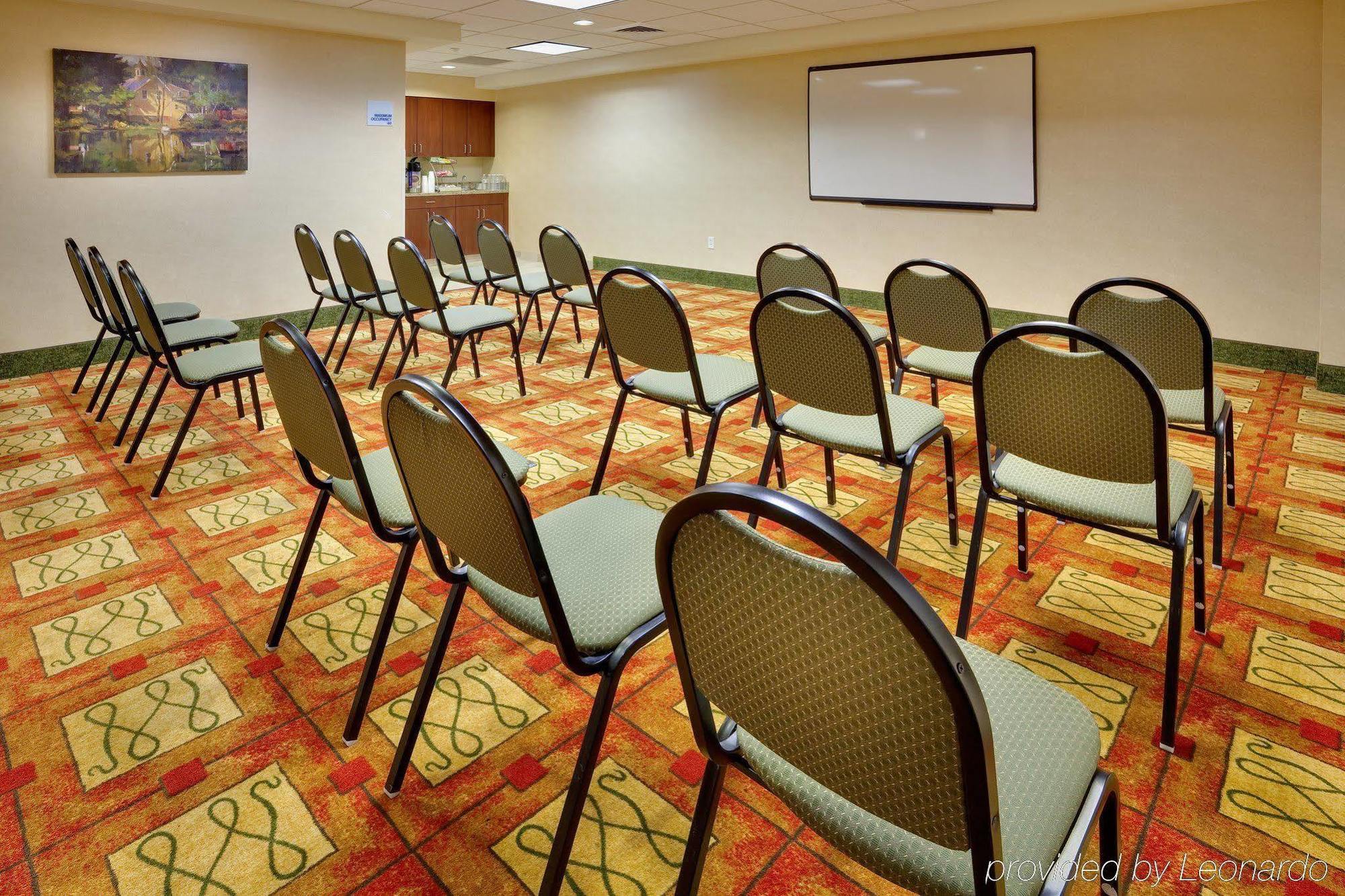 Holiday Inn Express & Suites Bradley Airport By Ihg Windsor Locks Exterior photo