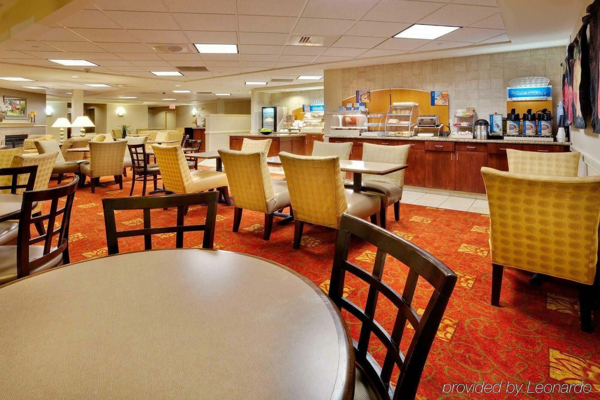 Holiday Inn Express & Suites Bradley Airport By Ihg Windsor Locks Exterior photo