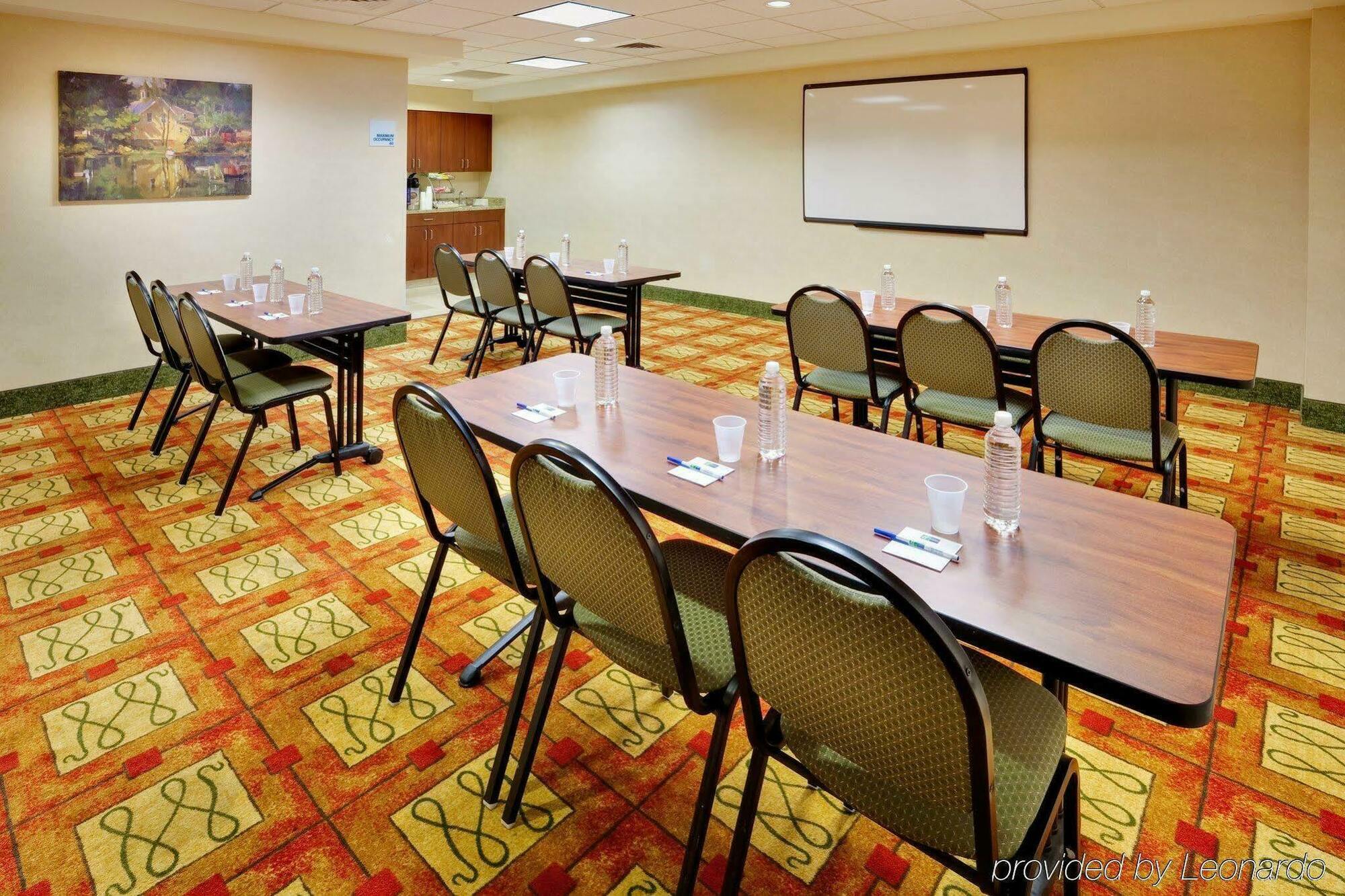 Holiday Inn Express & Suites Bradley Airport By Ihg Windsor Locks Exterior photo