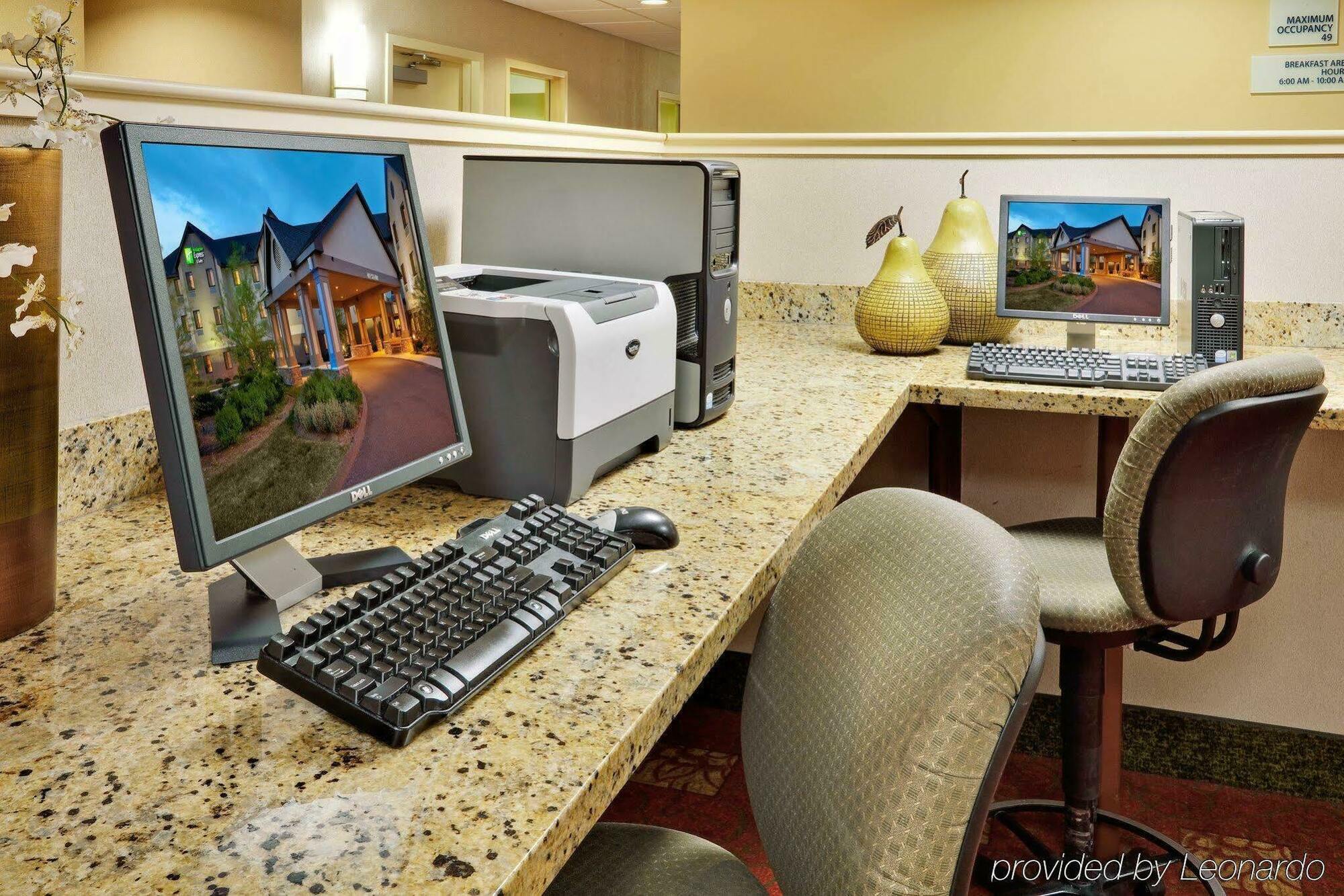 Holiday Inn Express & Suites Bradley Airport By Ihg Windsor Locks Exterior photo