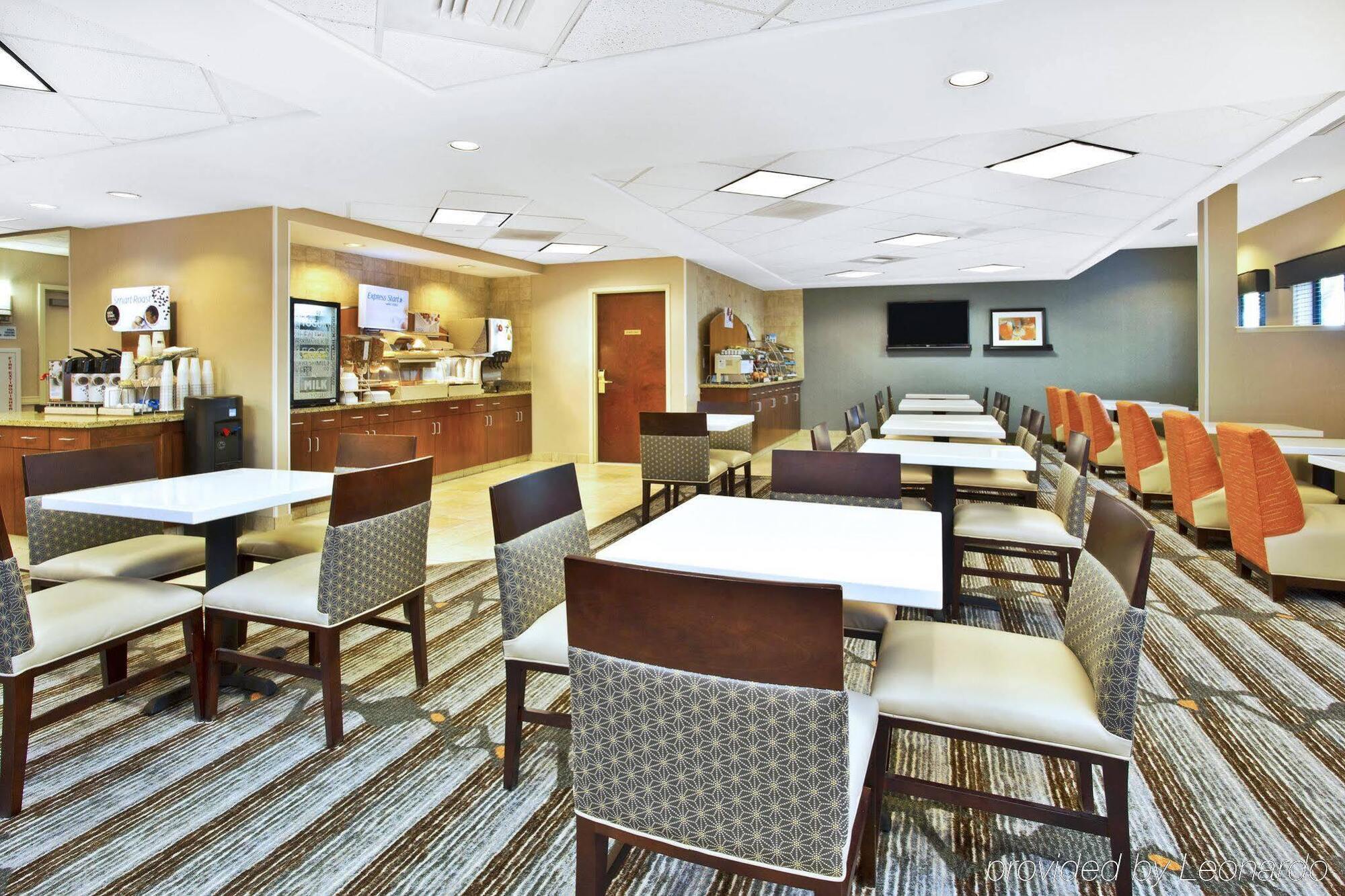 Holiday Inn Express & Suites Bradley Airport By Ihg Windsor Locks Exterior photo