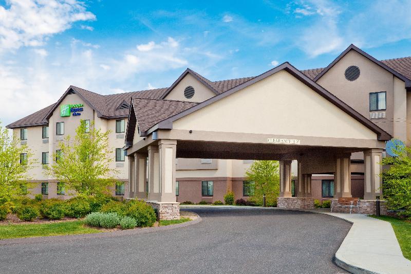 Holiday Inn Express & Suites Bradley Airport By Ihg Windsor Locks Exterior photo