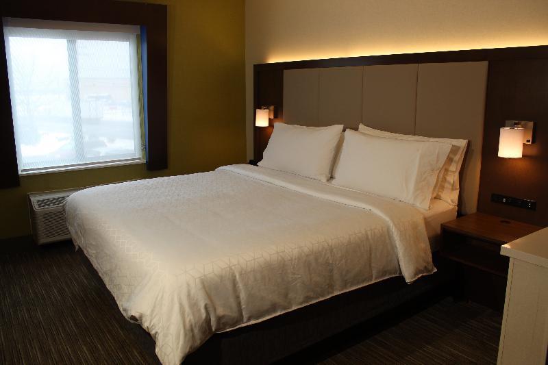 Holiday Inn Express & Suites Bradley Airport By Ihg Windsor Locks Exterior photo