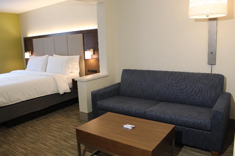 Holiday Inn Express & Suites Bradley Airport By Ihg Windsor Locks Exterior photo